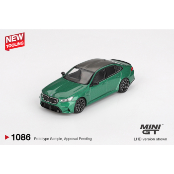 BMW M5 (G90) 2024 Isle of Man Green metallic - skala 1:64 - Mini GT